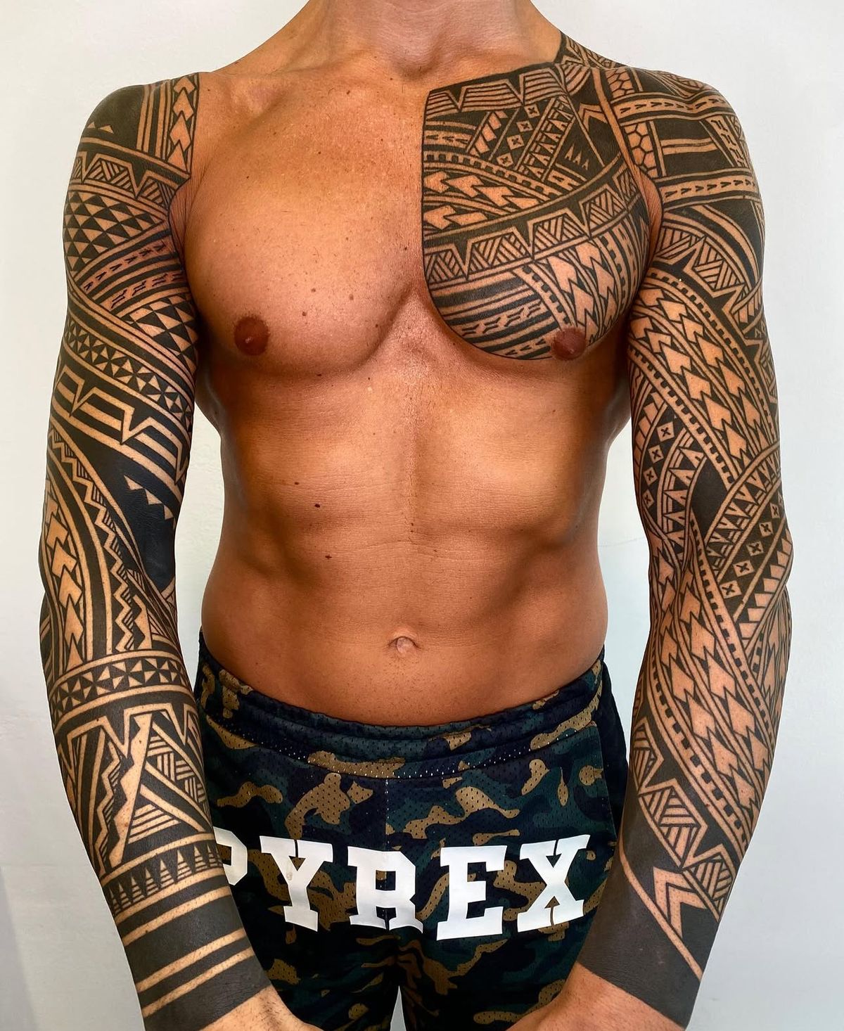 Maori Sleeves Brust